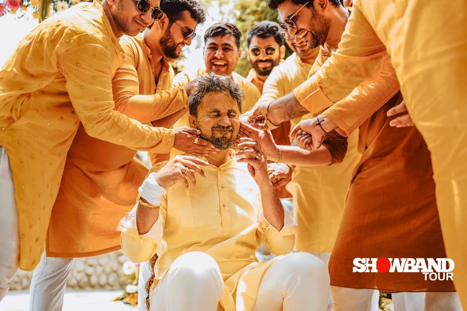 wedding friend moments
