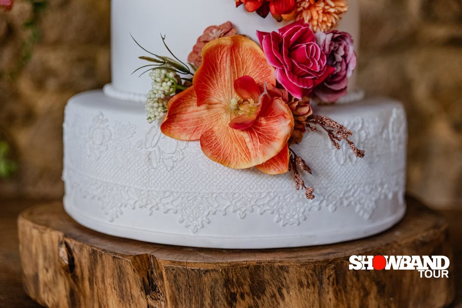 elegant wedding cake