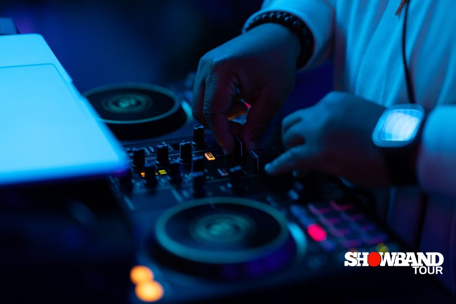 party with dj and live performance