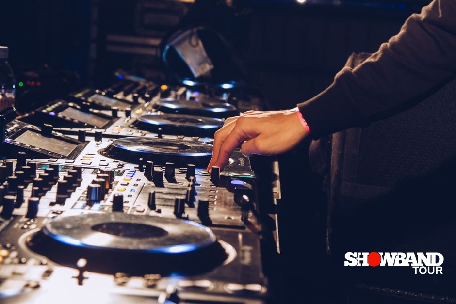 DJ performance