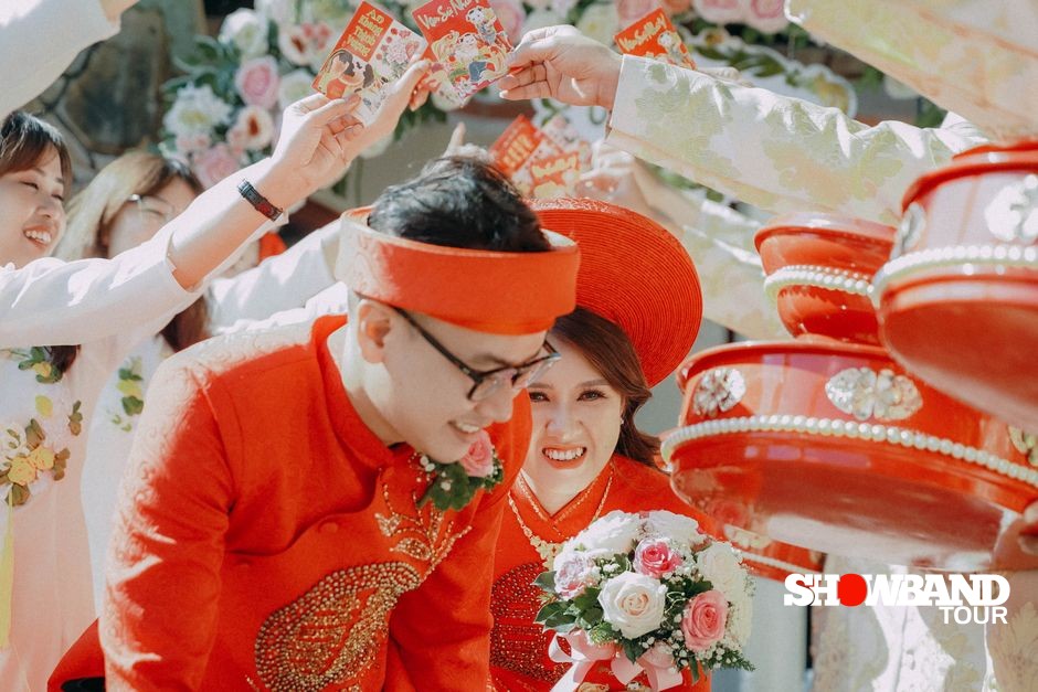 wedding host communication