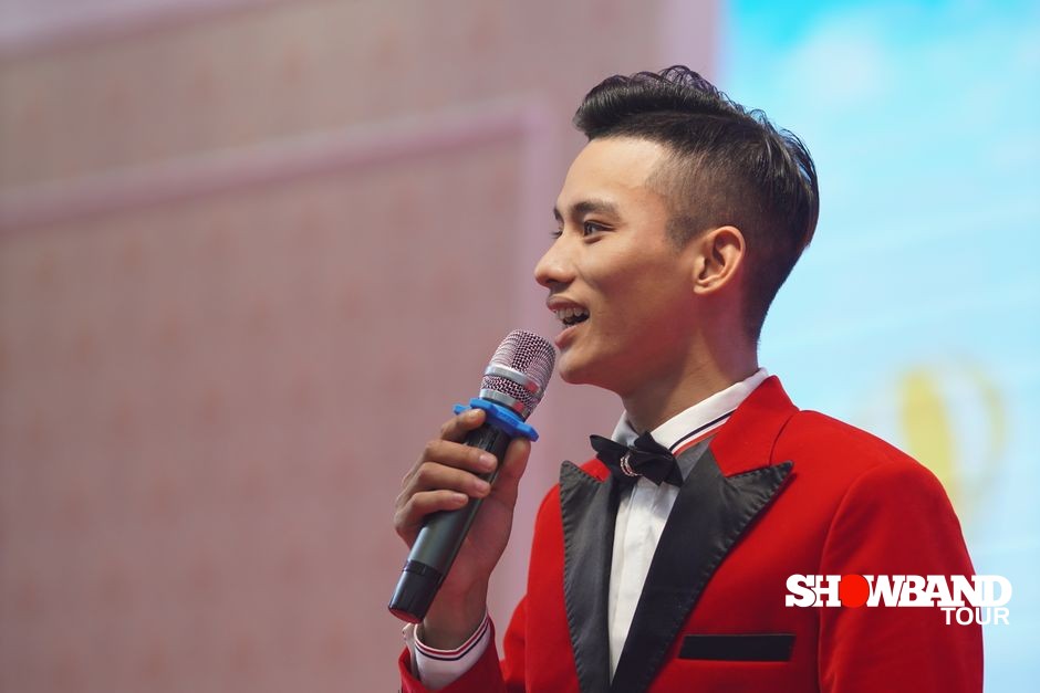 wedding host